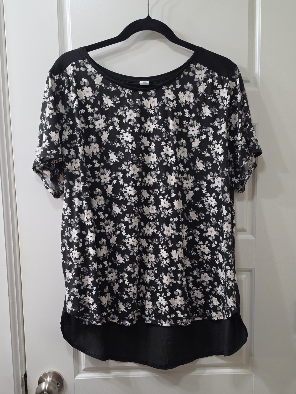 🖤 Old Navy Black Floral Tee/Blouse – Short Sleeve High‑Low Hem - XXL 🖤